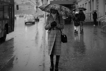 Дождь по асфальту струится рекой.... / Калининград, Ленинский проспект