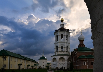 после дождя / Подмосковье. Николо-Пешношский монастырь