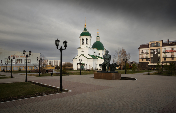 Тобольск. Церковь Петра и Павла. Петропавловская церковь. / Тобольск. Церковь Петра и Павла. Петропавловская церковь. Памятник Ф. М .Достоевскому.