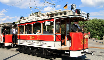 Исторический трамвай / Дрезденскому трамваю уже более 150 лет, а этот вагон самый старый из тех, что на ходу, и он 1902 года постройки. Все старые трамваи постоянно находятся в музее трамваев, а в День города все &quot;ветераны&quot; выходят на городские линии.