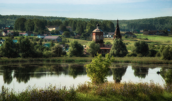 Храм в Верхнетроицком в августе / храм, пруд, лето