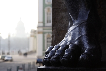 1070 / Санкт-Петербург, Миллионная ул., портик Нового Эрмитажа, май 2005 г.