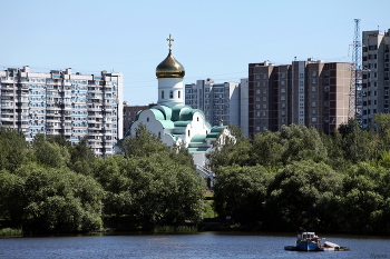 &nbsp; / Храм Чуда Архангела Михаила в Хонех,стал последним проектом известного мецената и основателя Музея русской иконы Михаила Абрамова, погибшего в авиакатастрофе в 2019 году.