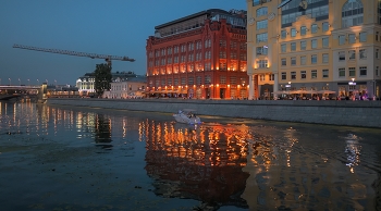 Возле острова Балчуг / Москва