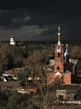 Storm / Гроза в Боровске. Предгрозовой свет озаряет храмы. На ПП православный храм «Старообрядческая церковь Введения во храм Пресвятой Богородицы», 1908 г.