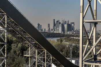 Москва. Вид с Воробьёвых гор. / Москва, Воробьёвы горы, вид на город, 8 сентября 2024 года.