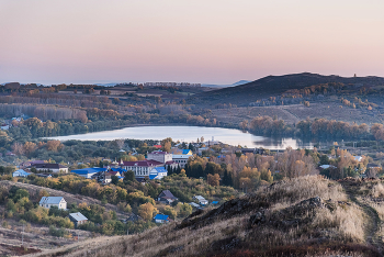 Розовый вечер / Маленький городок на Алтае