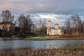 Собор. Октябрь. / ***