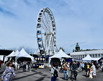 «Небесное колесо» в центре Хельсинки / Колесо обозрения SkyWheel.