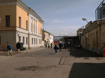 Гжельский переулок / Гжельский переулок в Москве. Май 2023. Бывшая Православная церковь Сергия и Вакха.