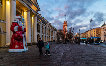 Ноябрь в Санкт-Петербурге 4 / 15 ноября 2024 Санкт-Петербург, Невский Проспект, Большой Гостиный Двор, Думская Башня.