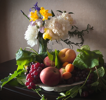 С цветами и фруктами / Свет из окна



With flowers and fruit
Natural light