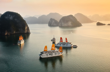 Ha Long Bay / ***