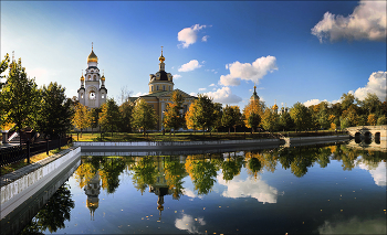 Прогулки по Москве... / Территория Покровского собора на Рогожском кладбище - Главного храма Русской православной старообрядческой церкви и кафедрального собора её Московской епархии, расположенного Москве по адресу Рогожский посёлок, 29. Объект культурного наследия федерального значения.