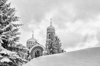 В зимнюю пору / Православный собор в зимнюю пору