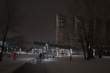 На Ходынке / Москва, Ходынское Поле, вход в метро ЦСКА