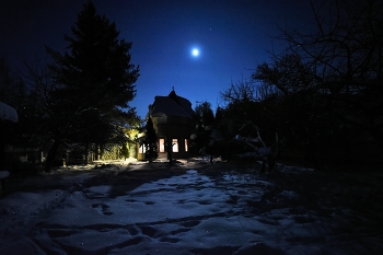 &quot;Мороз искрится в лунном свете, светла Рождественская ночь...&quot; / ***