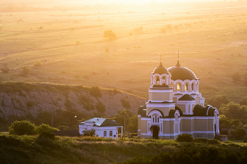 Льется утренний свет / Храм в хуторе Дядин