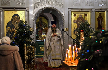 С Рождеством Христовым! / &quot;Христо́с ражда́ется – сла́вите! Христо́с с Небе́с – сря́щите! Христо́с на земли́ – возноси́теся! По́йте Го́сподеви, вся́ земля́, и весе́лием воспо́йте, лю́дие, я́ко просла́вися.&quot;