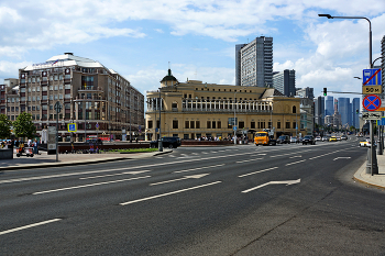 Арбатские Ворота / Площадь Арбатские Ворота в Москве. Июль 2023.