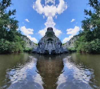 &nbsp; / Spiritul vulturului apare în dar de la minunata natură înconjurătoare.