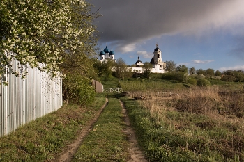 Апрельский сюжет из старого города С. / Вечерний сюжет из Серпухова.