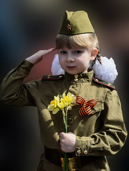 Юный май. / На празднике Дня Победы.