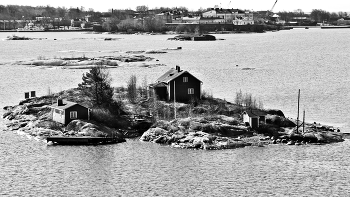 о.Русский (Ryssänsaari), старая рыболовецкая база / С видом на крепость Суоменлинна (Свеаборг) -- вешним утром.