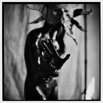  / #bronika #bronikasqb #снятонапленку #пленочнаяфотография #sheglovaphoto #аналоговаяфотография #фотограф #режиссер #модель #artphotography #bnwphoto #bnwart