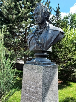 Памятник А.В.Суворову в Астрахани / ***