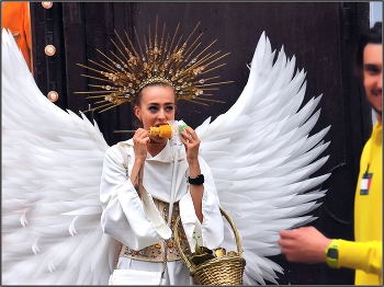 ..... Голодный Ангел ..... / уличный сюжет