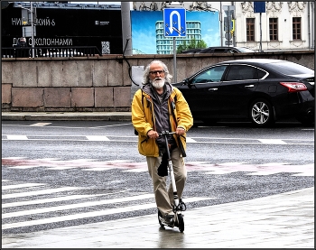..... Главное ребята самокатом не стареть !..... / уличный сюжет