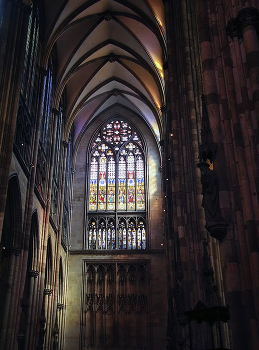 Один из нефов собора / Кёльнский собор (нем. Kölner Dom) — римско-католический готический собор в немецком городе Кёльне. Занимает третье место в списке самых высоких церквей мира и внесён в список объектов Всемирного культурного наследия.
