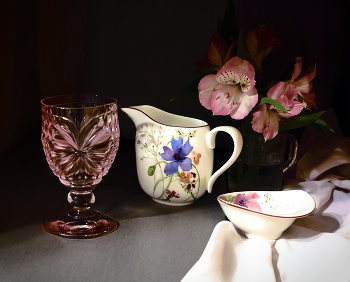 Розовое настроение / Натюрморт с альстромерией и причудливым бокалом


Still life with alstromeria and peculiar wine glass