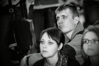 *Слушают музыку.** / На концерте.
