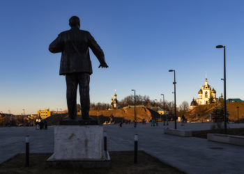 &quot;... великий нам путь озарил...&quot; / ... такой молодой и юный...

Дмитров, Московская область
