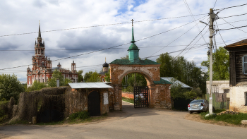 Можайский Кремль / Сохранившиеся объекты - Никольский и Петропавловские соборы