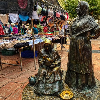  / Oviedo - Escultura Vendedoras Del Fontán - Astúries