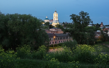Июньские сумерки в старом городе С / Вечерний сюжет из города Серпухов 2023год.