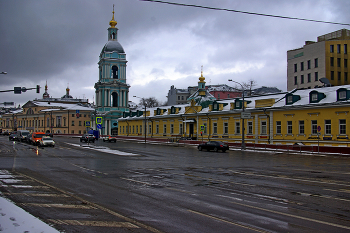 Яузская улица / Яузская улица в Москве. Февраль 2024.
