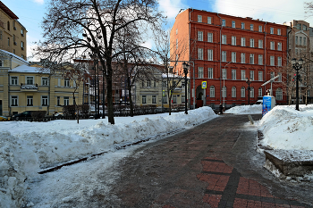 Никитский бульвар / Никитский бульвар в Москве. Февраль 2024.