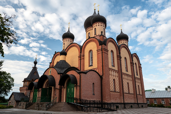 Пюхтицкий женский монастырь. / В этом году 133 года со дня основания .