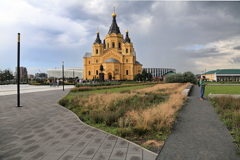 На Стрелке Нижнего Новгорода / Кафедральный собор во имя Святого Благоверного Князя Александра Невского