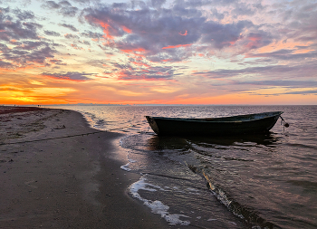 Лодка и пляж / ***
