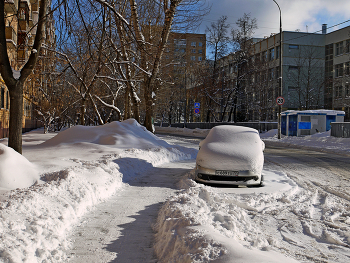 Зима в городе / 1-я улица Текстильщиков в Москве. Февраль 2024.