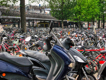 &nbsp; / Amsterdam - Estació (aparcament bicicletes i motos) - Països Baixos