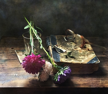  / Натюрморт с книгой и цветами