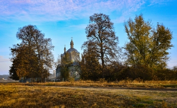 Сельский храм. / ***