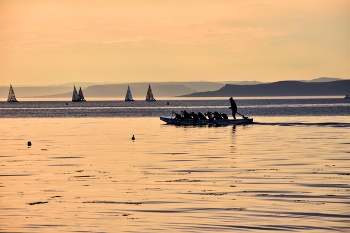 Закатная история / Паруса, лодка, закат....