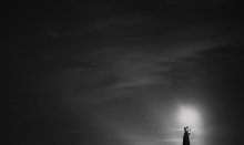 Луна. / на фото Янис.
около полуночи.